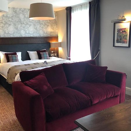 The White Hart Hotel Wetherspoon 오크햄프턴 외부 사진